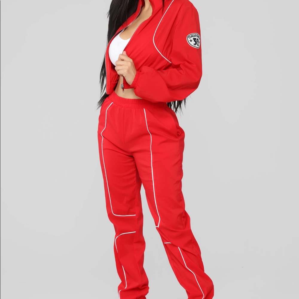 New with tags fashion nova pant set. Thin material